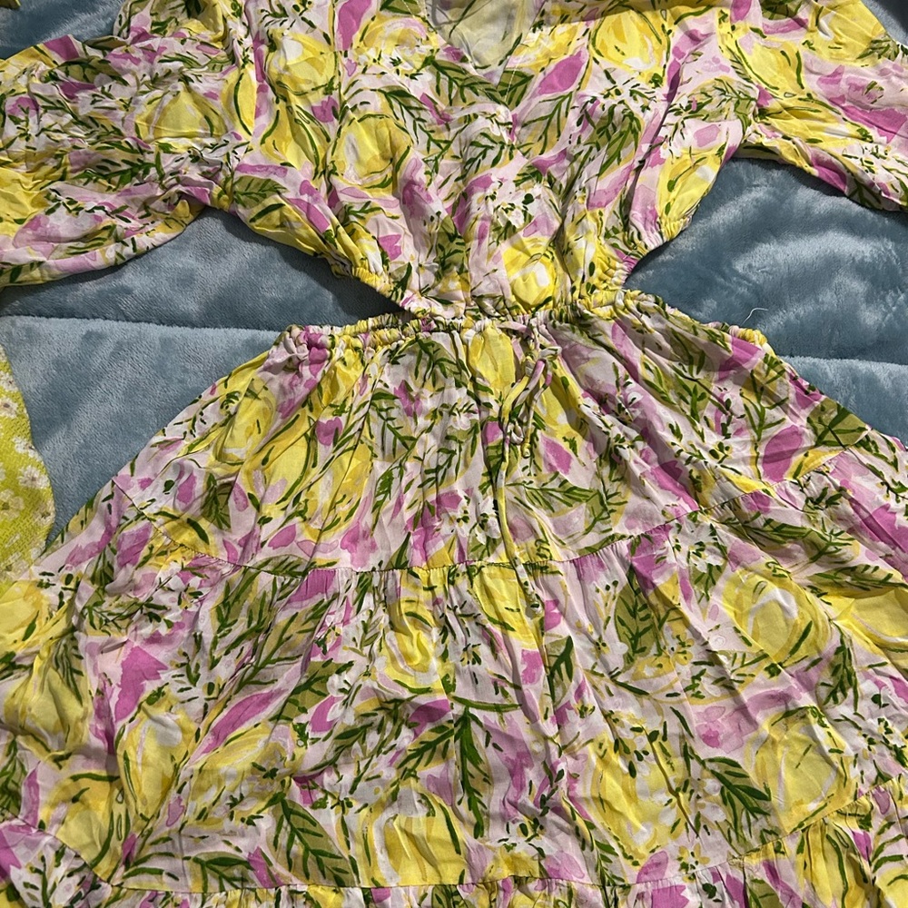 Bundle of 4.  3 smalls and 1 medium
